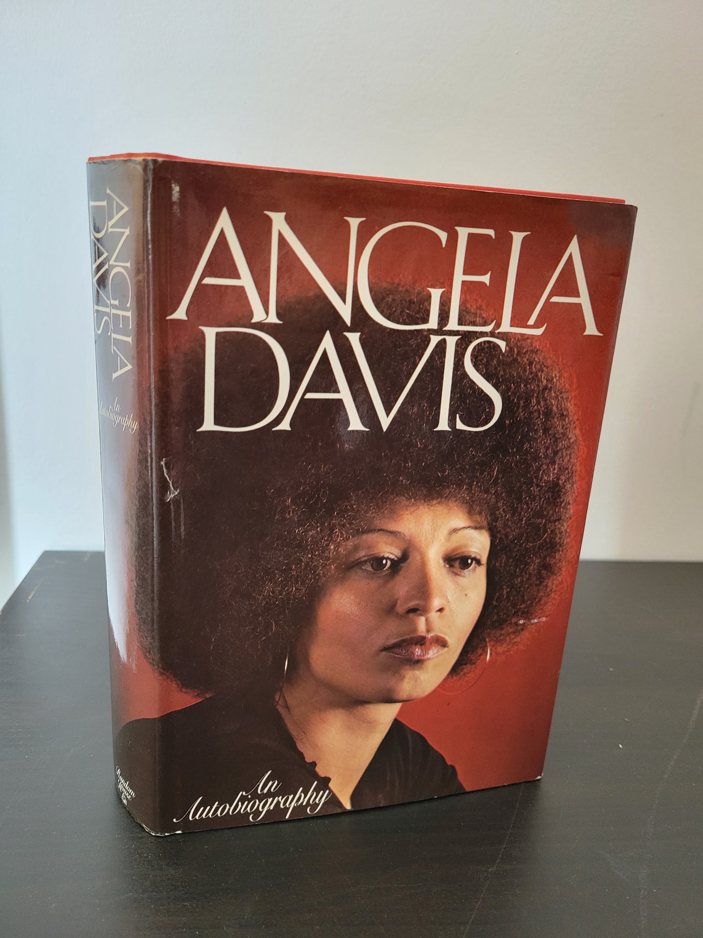 Angela Davis: An Autobiography.